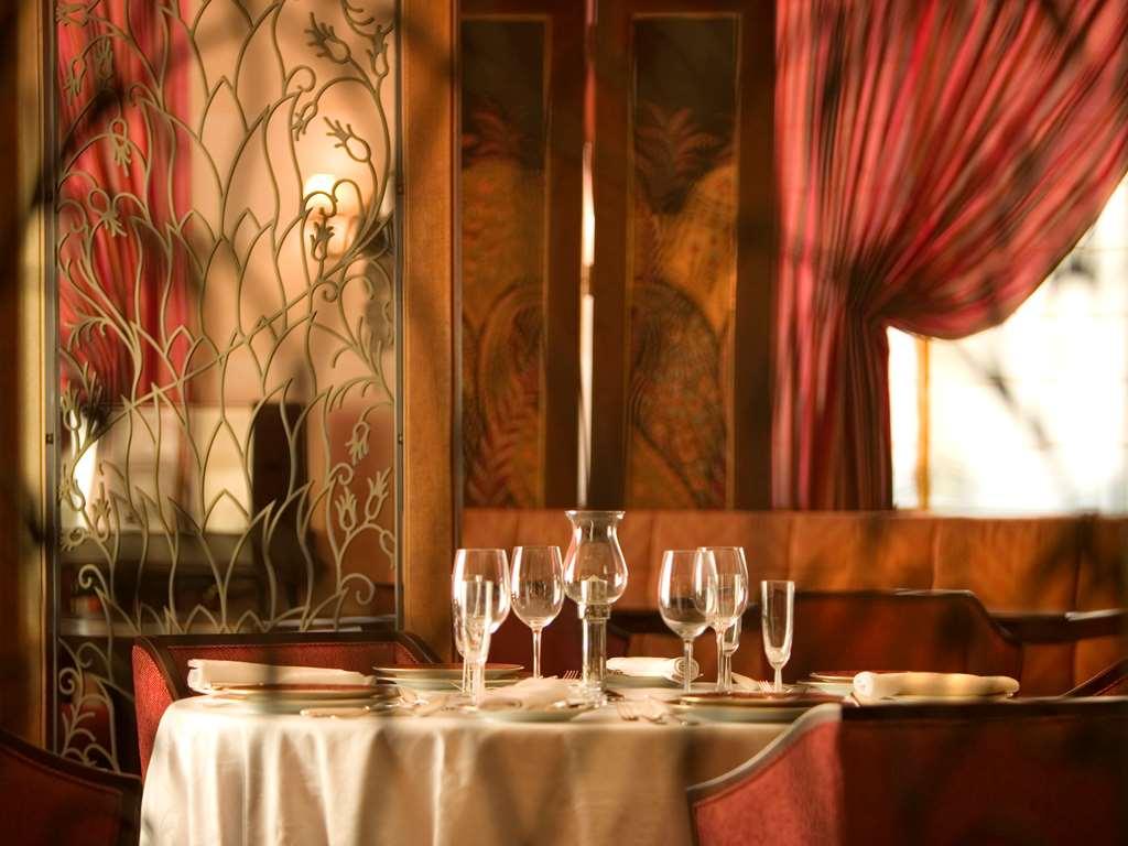 Royal Hotel Oran - Mgallery By Sofitel Ресторант снимка